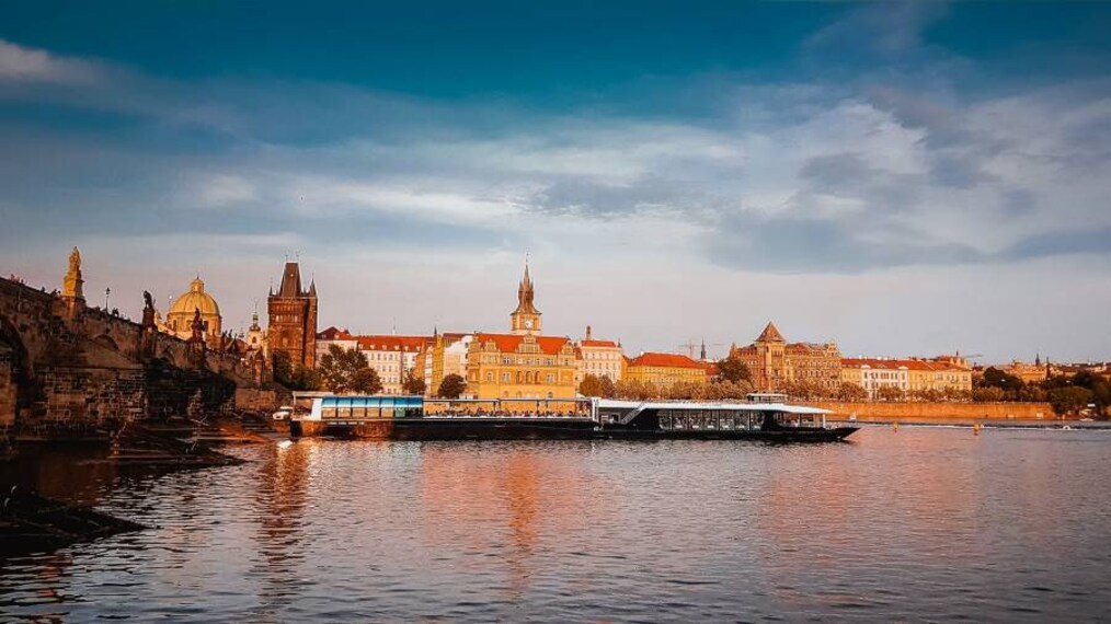 Prague_Vltava_River_Night_Cruise_1