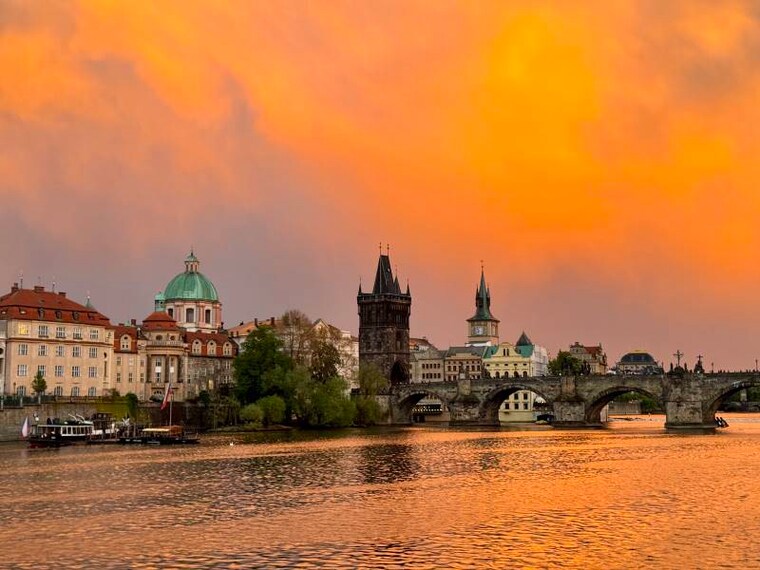Prague_Vltava_River_Night_Cruise_3