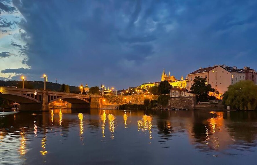 Prague_Vltava_River_Night_Cruise_6