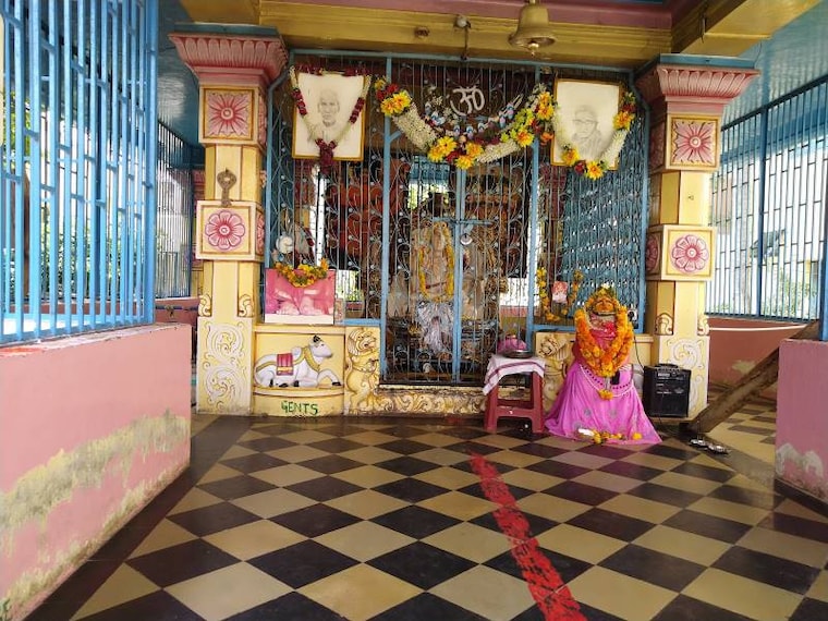 Puttaparthi_Samadhi_Shrine_2