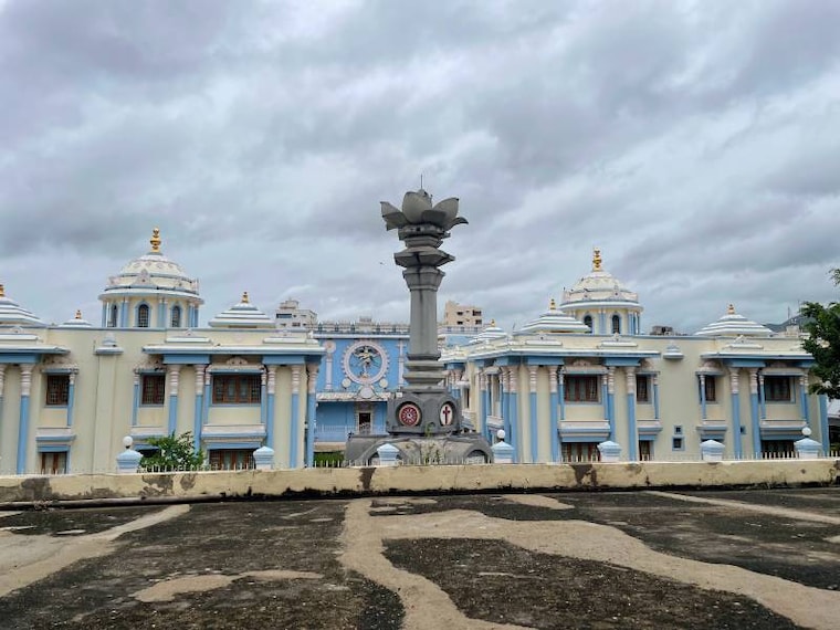 Puttaparthi_Sathya_Sai_Ashram_5