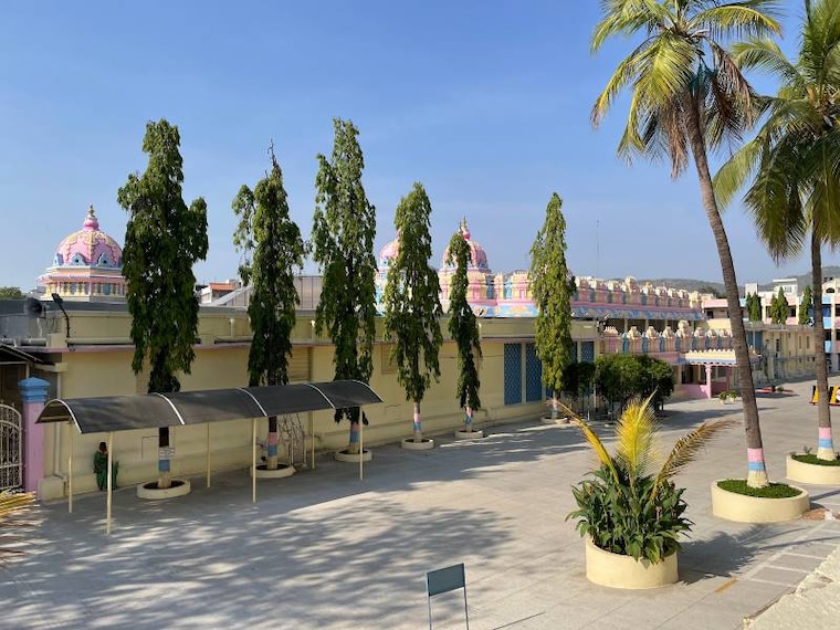 Puttaparthi_Sathya_Sai_Ashram_6