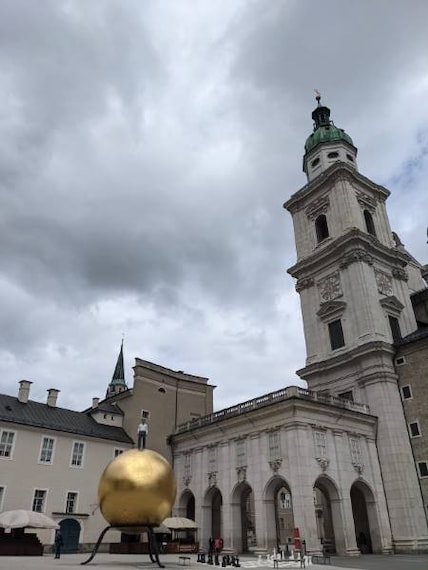 Salzburg_Mozartplatz_1