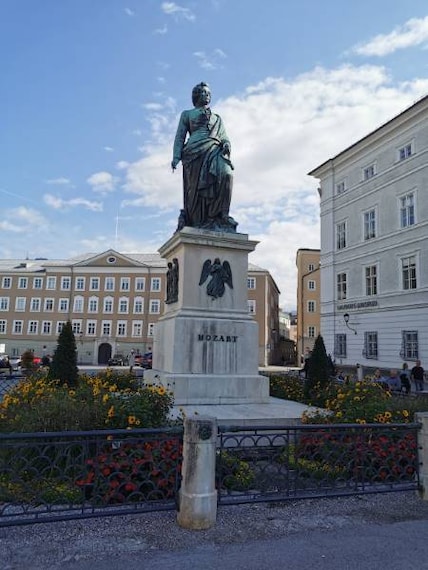 Salzburg_Mozartplatz_2