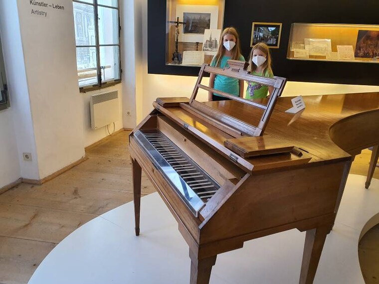 Salzburg_Mozarts_Birthplace_10