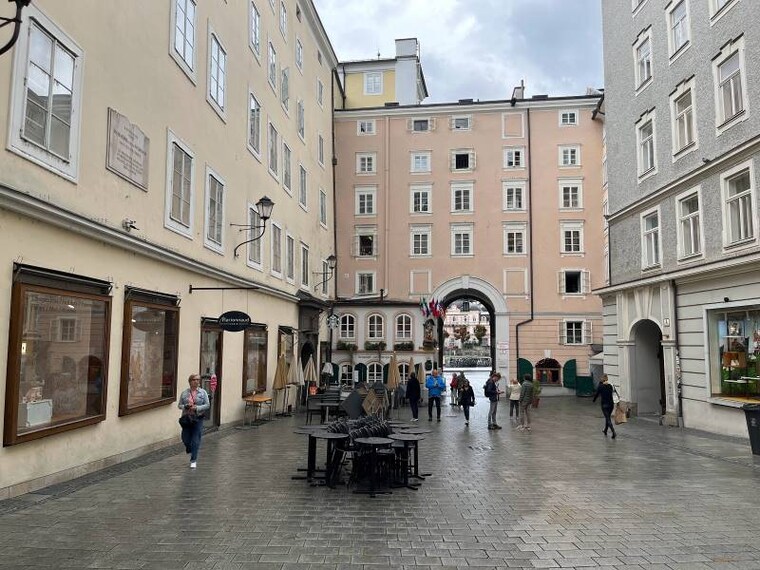 Salzburg_Mozarts_Birthplace_3