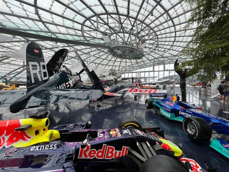 Salzburg_Red_Bull_Hangar_7_4