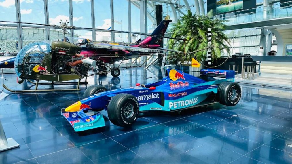 Salzburg_Red_Bull_Hangar_7_6