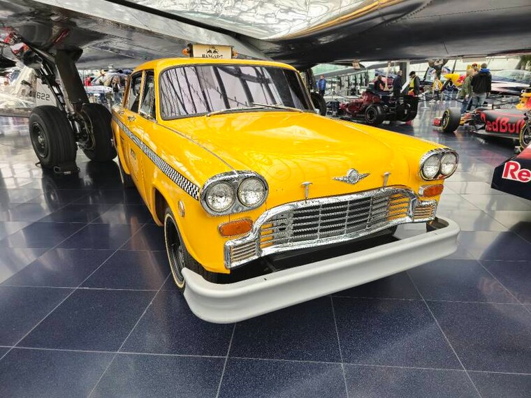 Salzburg_Red_Bull_Hangar_7_8