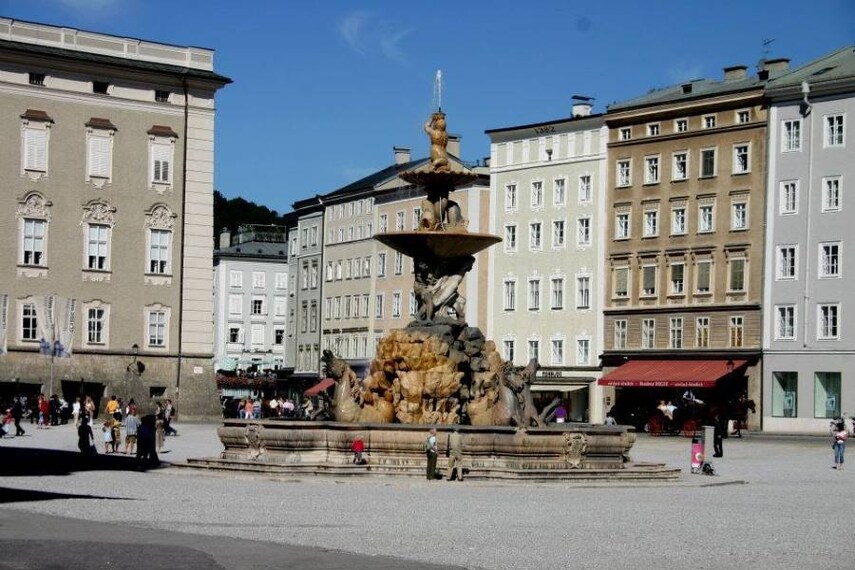 Salzburg_Residenzplatz_2