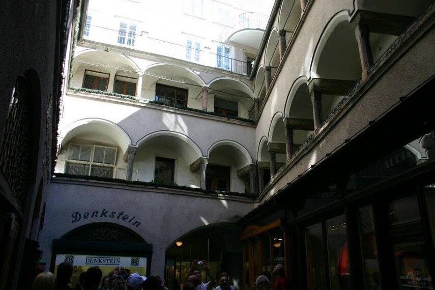 Salzburg_Residenzplatz_7