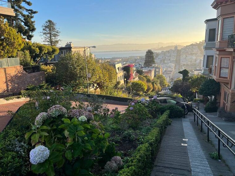 San_Francisco_Lombard_Street_2
