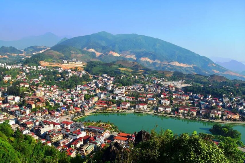 Sapa_Boating_in_Sapa_Lake_1