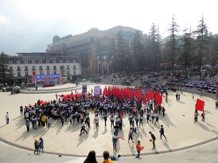 Sapa_Quang_Truong_Square_4