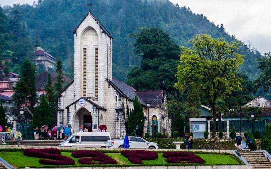 Sapa_Quang_Truong_Square_5