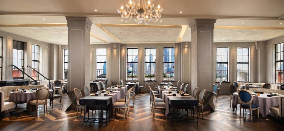 Shanghai_Mr_and_Mrs_Bund_1