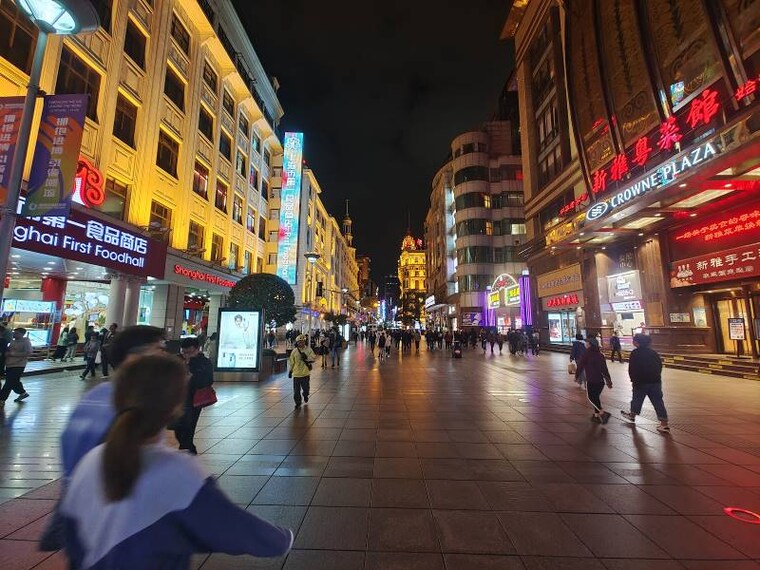 Shanghai_Nanjinglu_Street_6