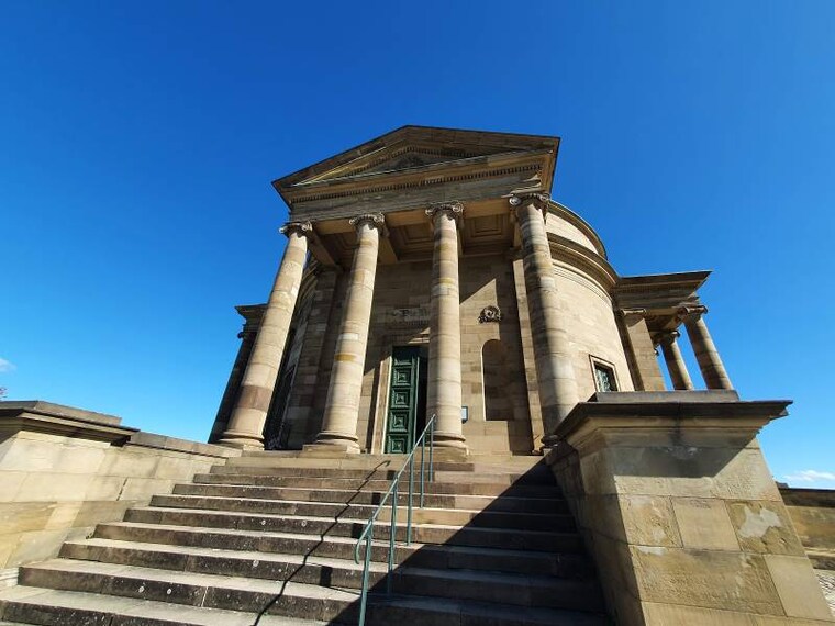 Stuttgart_Grabkapelle_on_Wurttemberg_Hill_2