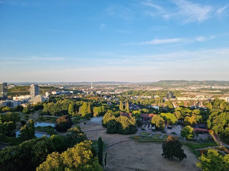 Stuttgart_Killesberg_Park_and_Tower_3