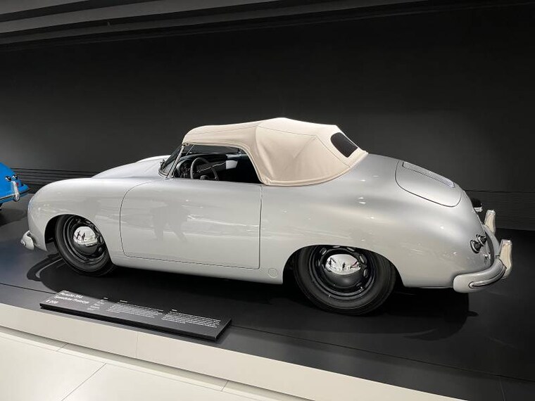 Stuttgart_Porsche_Museum_10