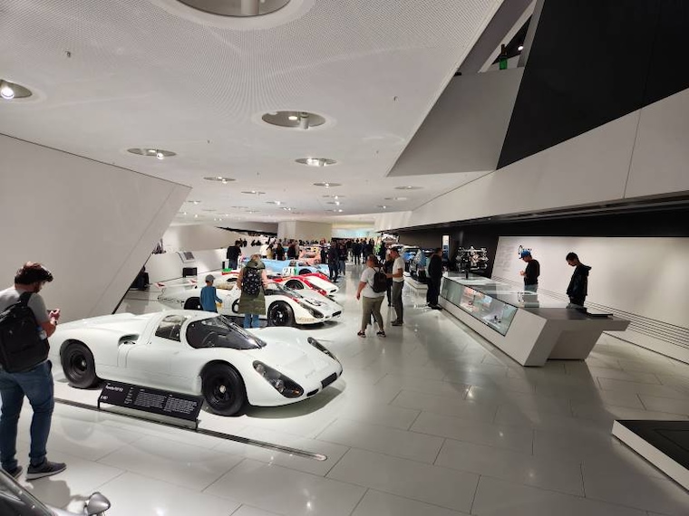 Stuttgart_Porsche_Museum_8