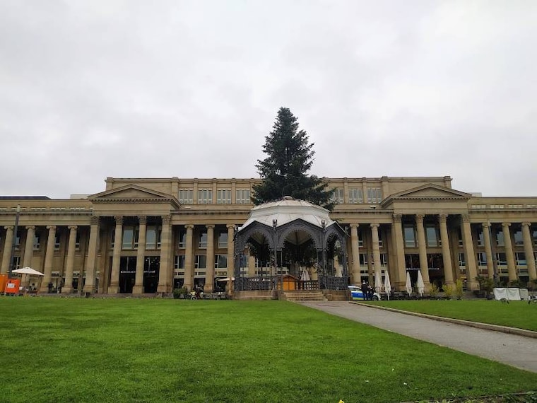 Stuttgart_Schlossplatz_6