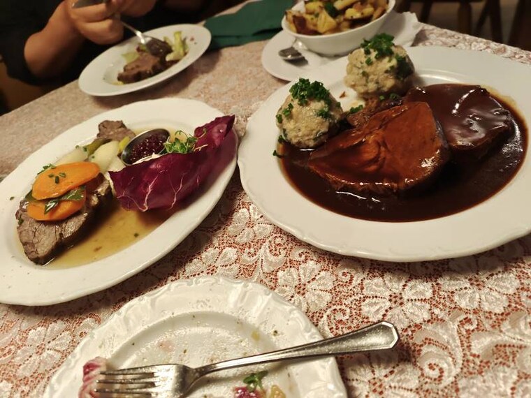 Stuttgart_Weinstube_Kachelofen_3