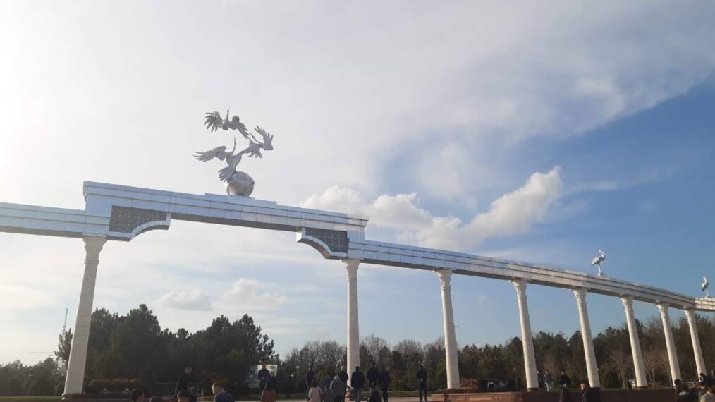 Tashkent_Independence_Square_1