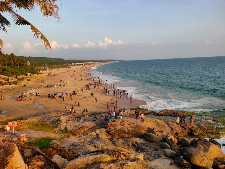 Thiruvananthapuram_Aazhimala_Beach_1