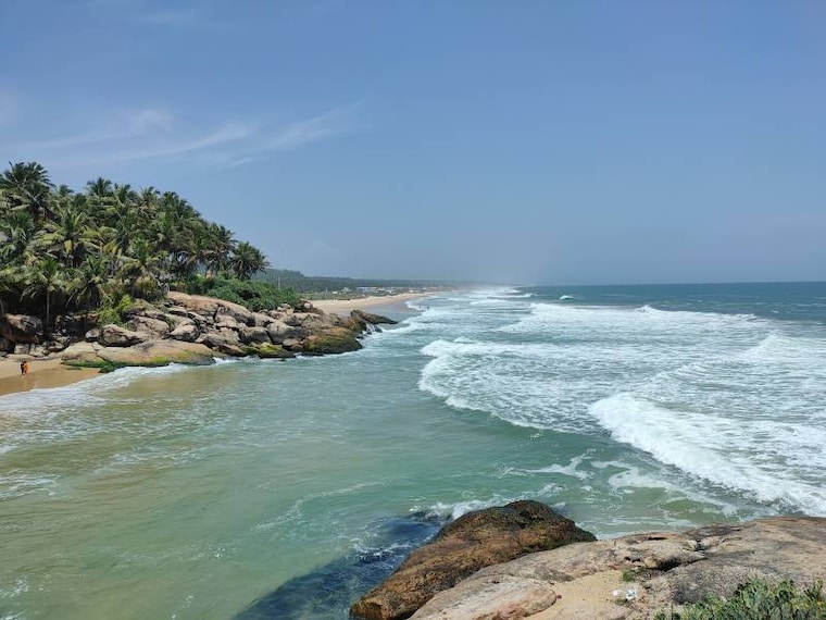 Thiruvananthapuram_Aazhimala_Beach_9