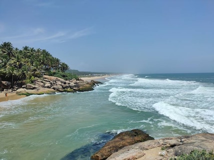 Aazhimala Beach
