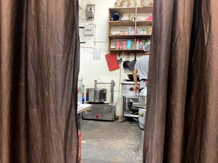 Uttarkashi_The_Dosa_Hut_and_Snacks_Point_1