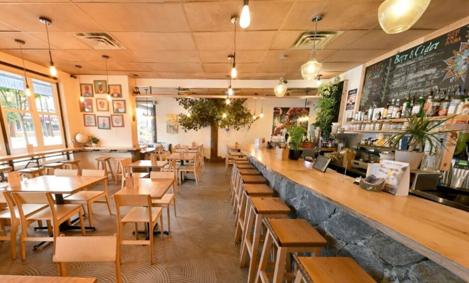 Vancouver_Chikpea_Restaurant_10