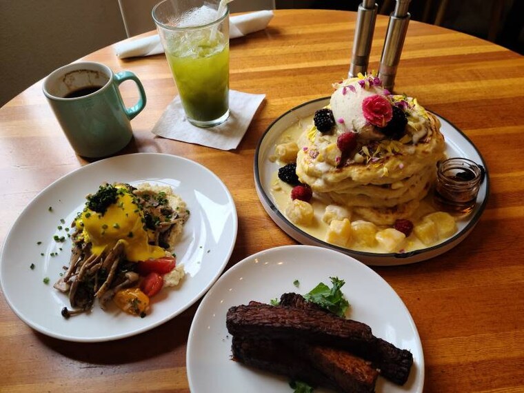 Vancouver_Heirloom_Vegetarian_Restaurant_5