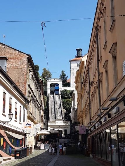 Zagreb_Oldest_Funicular_Journey_1