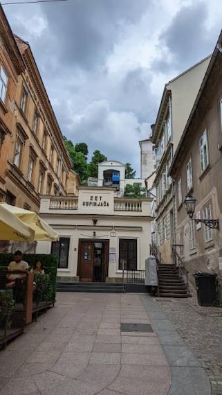 Zagreb_Oldest_Funicular_Journey_3