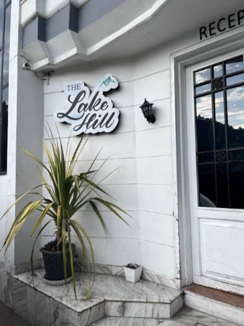 The Lake Hill Restaurant Cafe