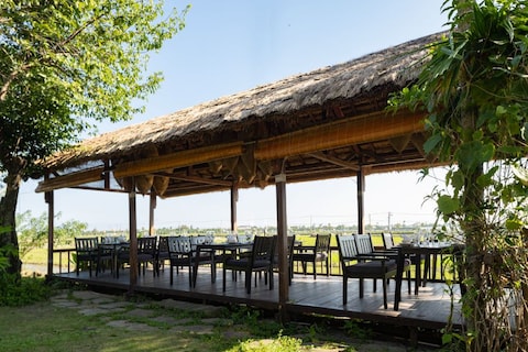 The Field Restaurant & Bar