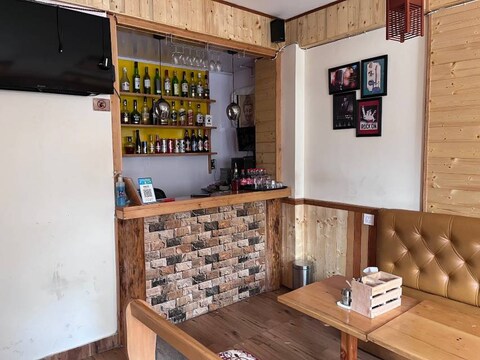 Tso Lhamo Restaurant & Bar