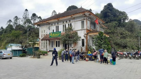 Drive Through Tram Ton Pass