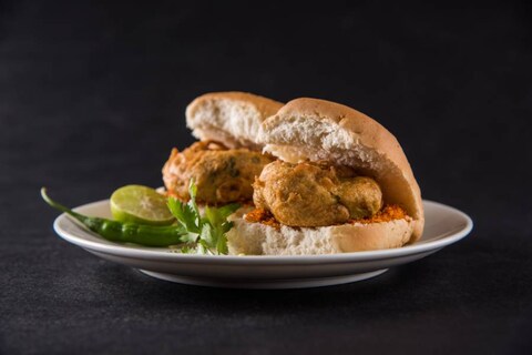 Aaryan Vada Pav Centre