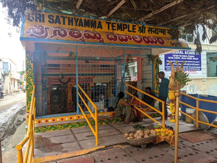 Puttaparthi_Satyabhama_Temple_2
