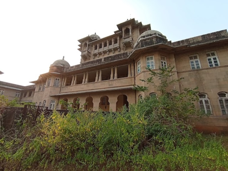 Jawhar_Jai_Vilas_Palace_1
