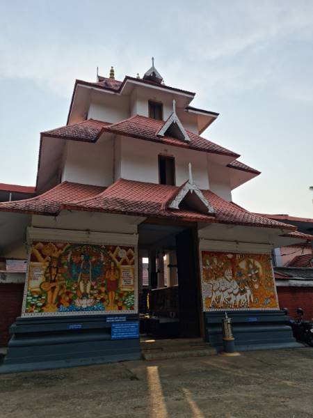 Guruvayoor_Parthasarathy_Temple_1