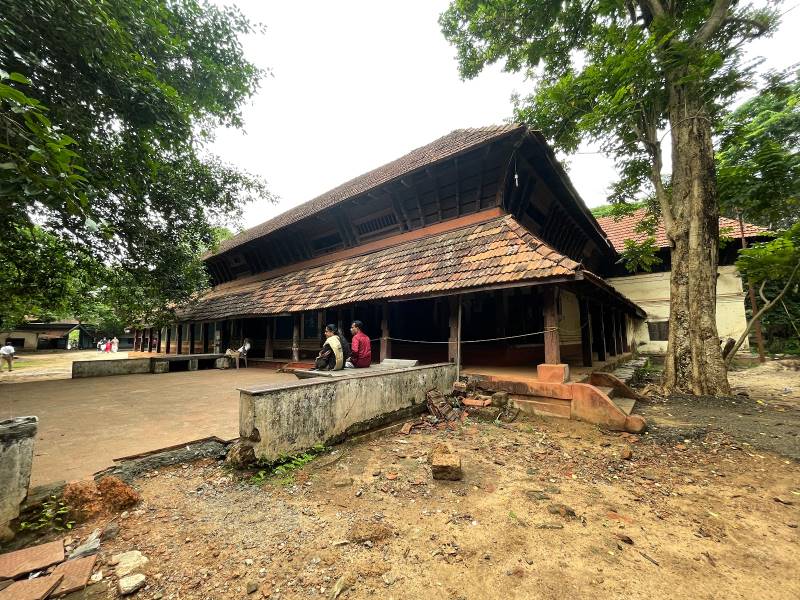 Guruvayoor_Punnathurkotta_Elephant_Palace_1