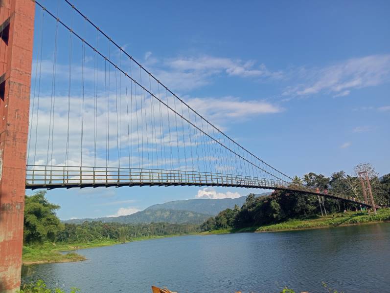 Idukki_Ayyapancoil_Hanging_Bridge_1