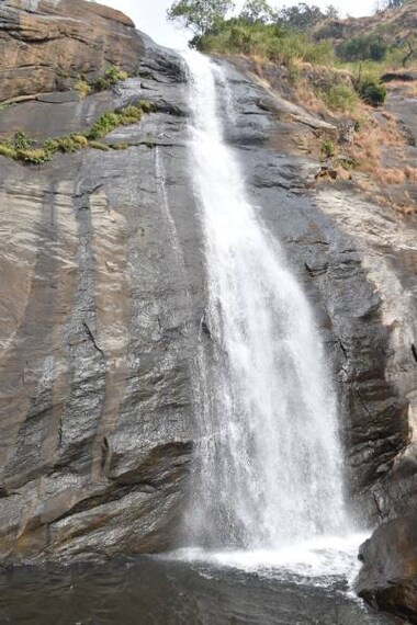 Idukki_Keezharkuthu_Falls_2