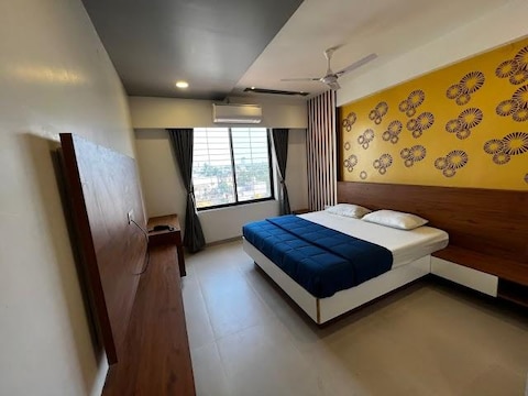 Cheerful 2 Bedroom Townhouse with village feel