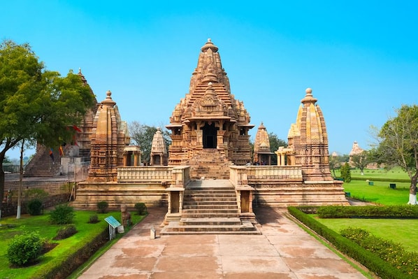 Khajuraho_tv_destination_img_2