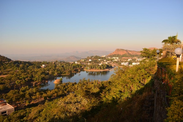 Saputara_tv_destination_img_6